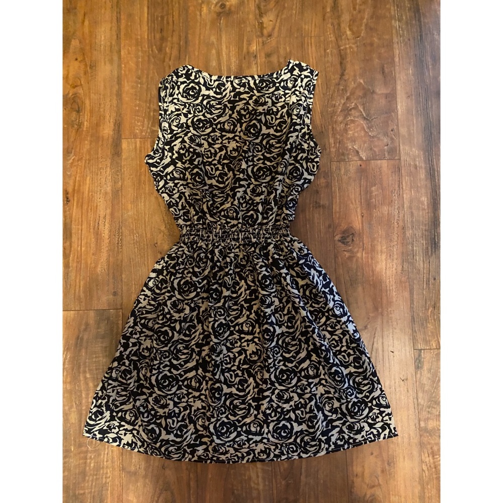 Flowered dress - Picture 3 of 4